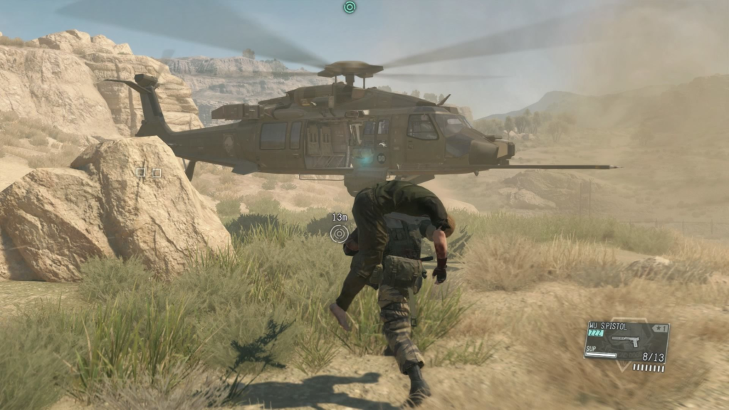 Personagem principal indo até ao helicóptero, carregando um outro soldado com ele.